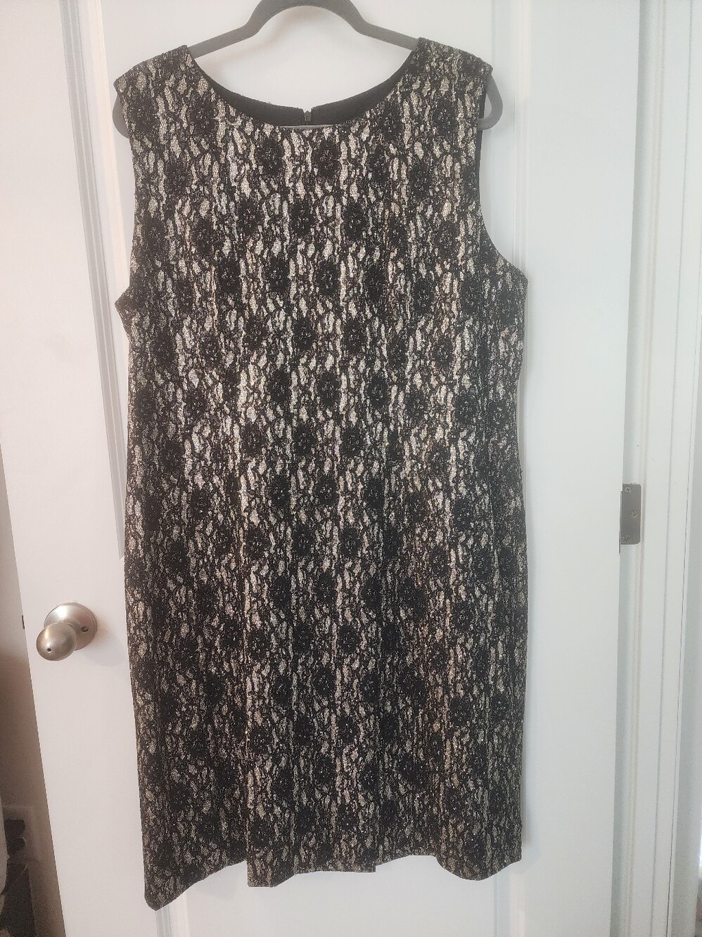 Gorgeous Black & Gold Sleeveless Lace Overlay Dress By Tahari. Size 16w.